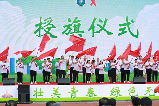 我校学生参加广西禁毒防艾宣传月启动仪式