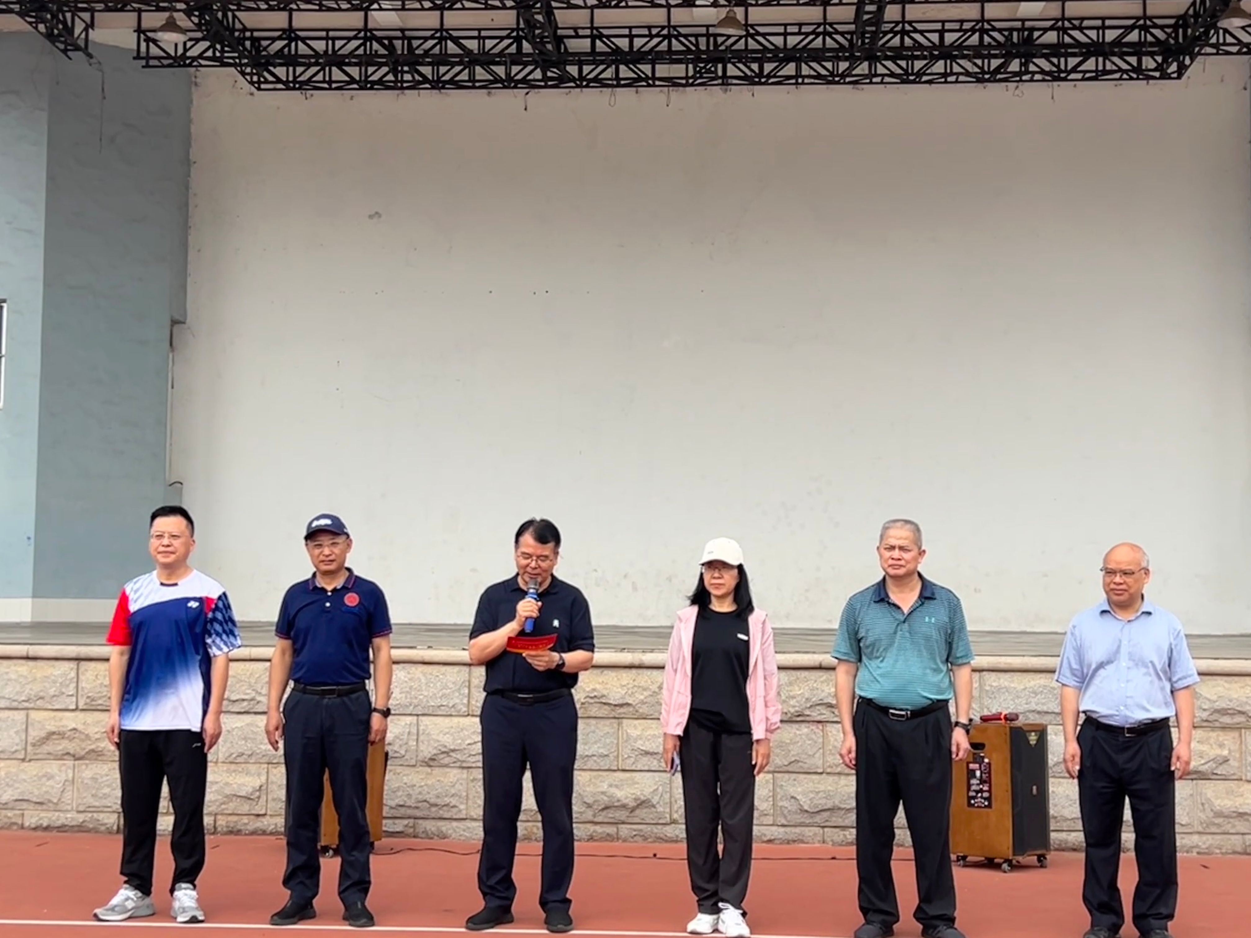 我校举行“步履铿锵跟党走 匠心育人启新程”教职工健步走活动（2025-04-29）