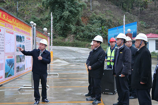 自治区党委副书记刘小明赴天峨龙滩特大桥建设现场考察