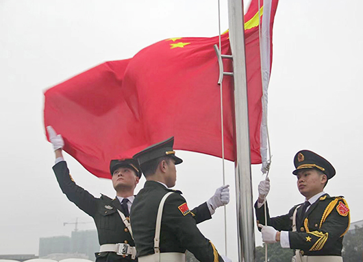 踔厉奋发 旗展未来——我校举行2022年元旦升国旗仪式