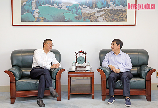 上海支点投资管理有限公司董事长潘建臣到校调研