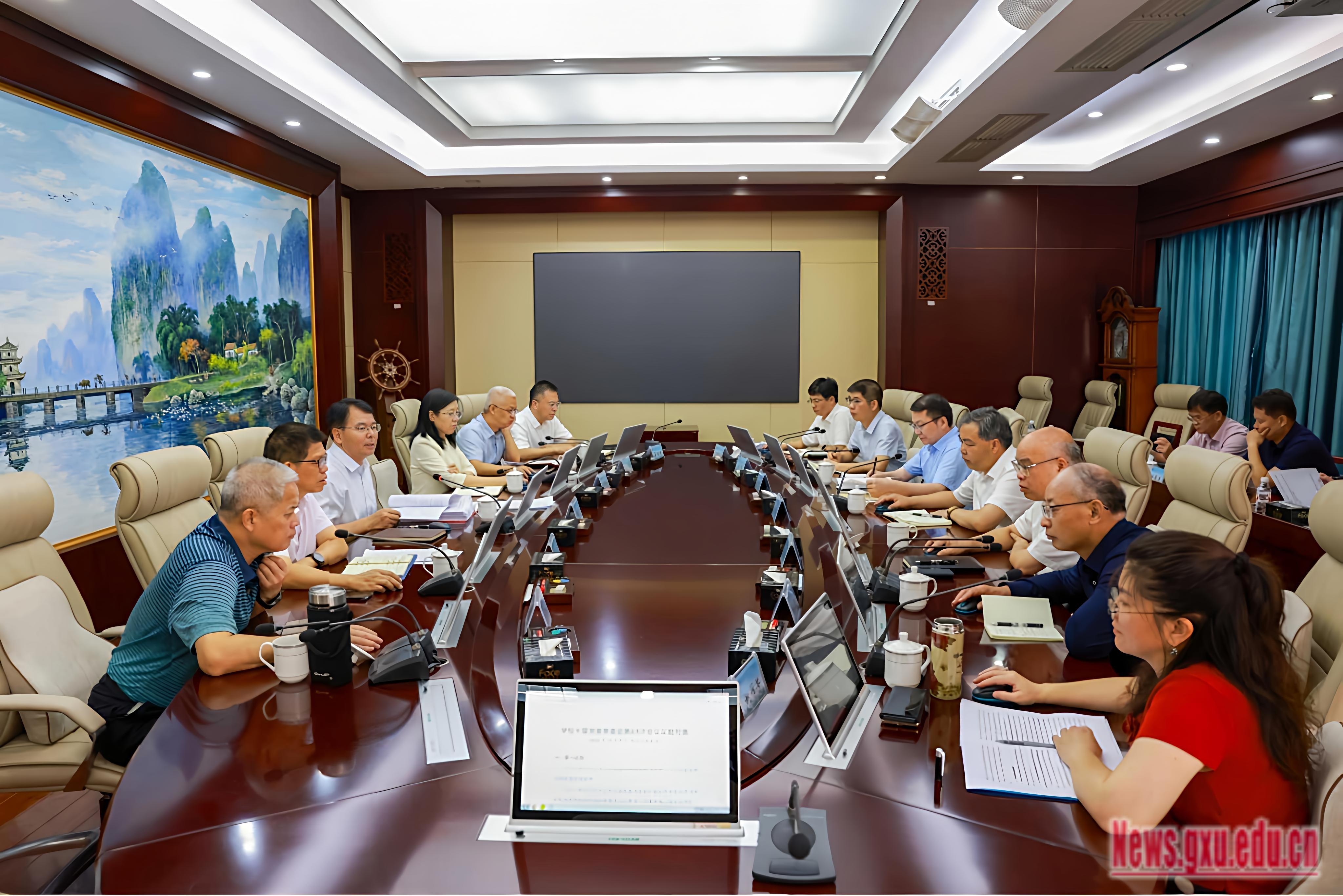 校十届党委常委会第69次会议召开 李国忠主持（2025-10-09）