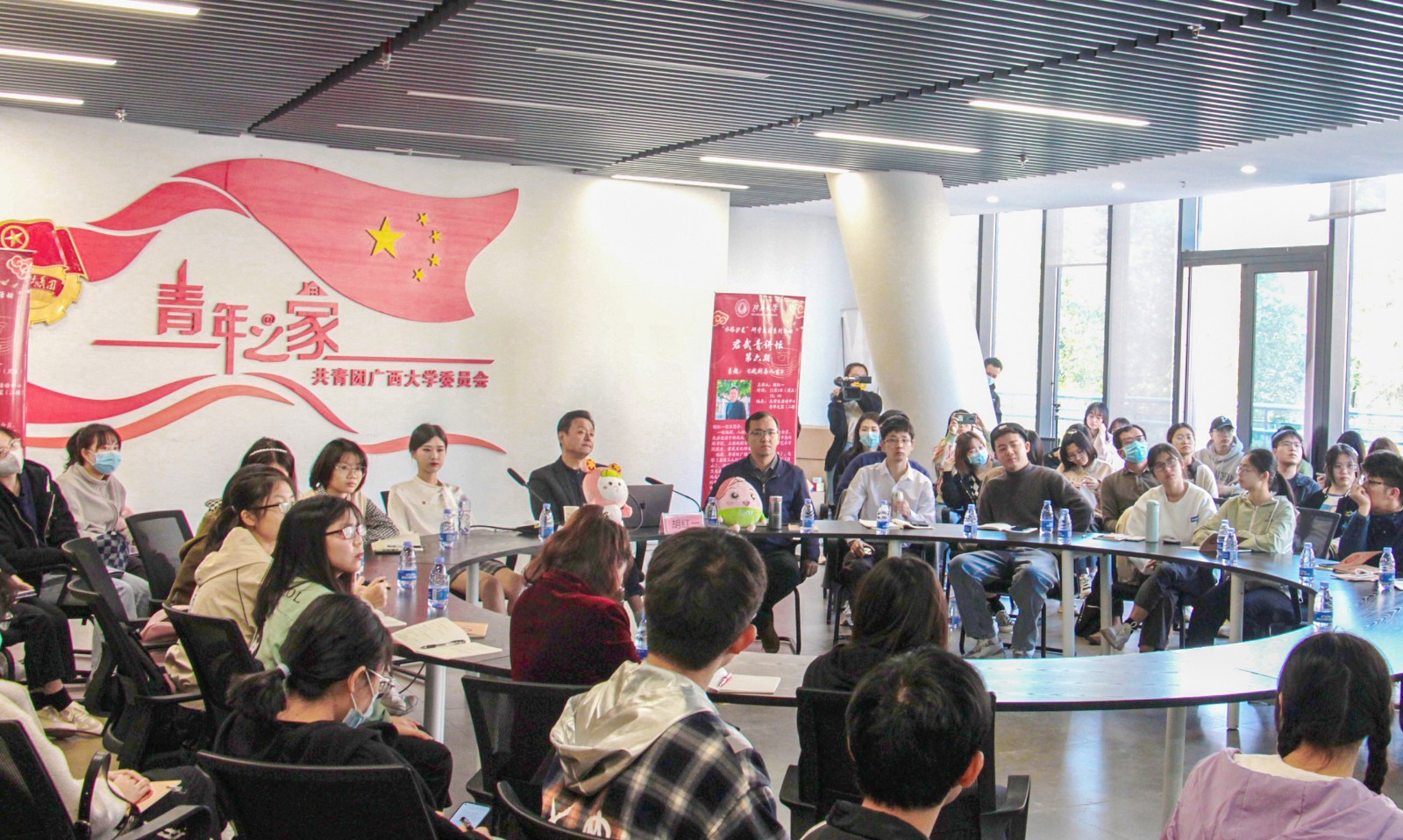 【党史学习教育】校团委举办第六期“水塔沙龙·君武青讲坛”